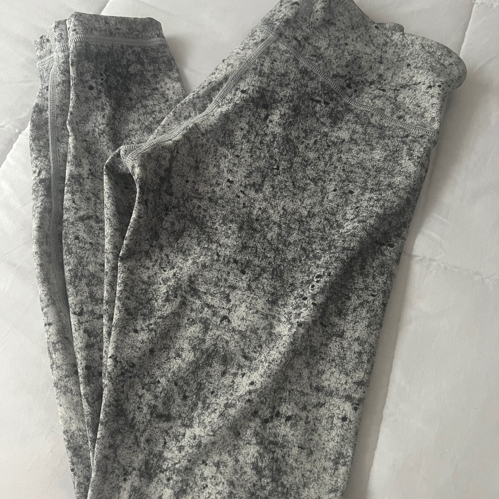 Lululemon leggings size 6